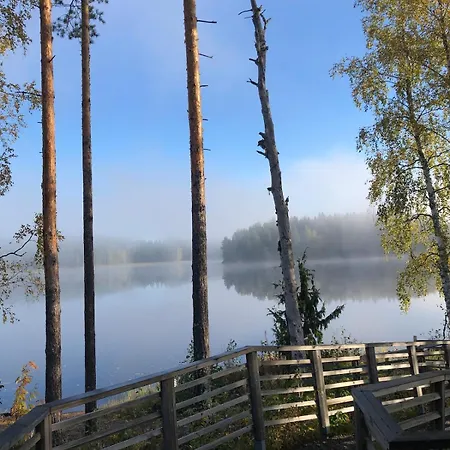 Idyllic Lakeside Chalet Nuutilanmaeki